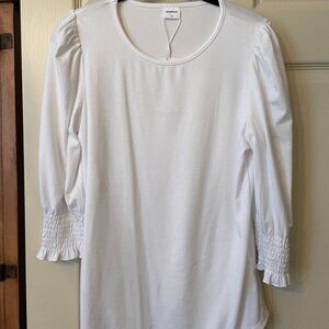 Women New with Tags Long sleeve ttendy t shirt